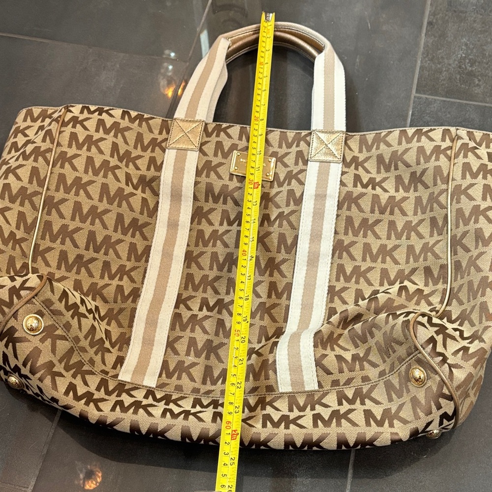 Michael Kors Tan and Cream Logo Tote - Picture 15 of 17